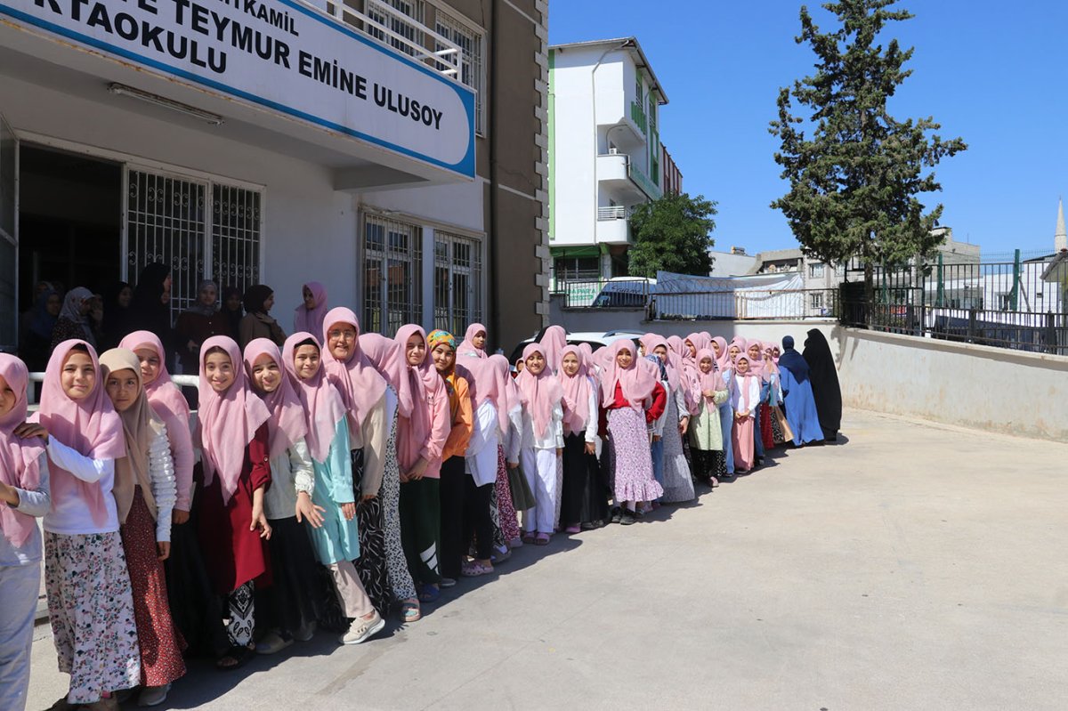 Gaziantep Yetimler Vakfı'ndan Kur'an kursu öğrencilerine dondurma ikramı