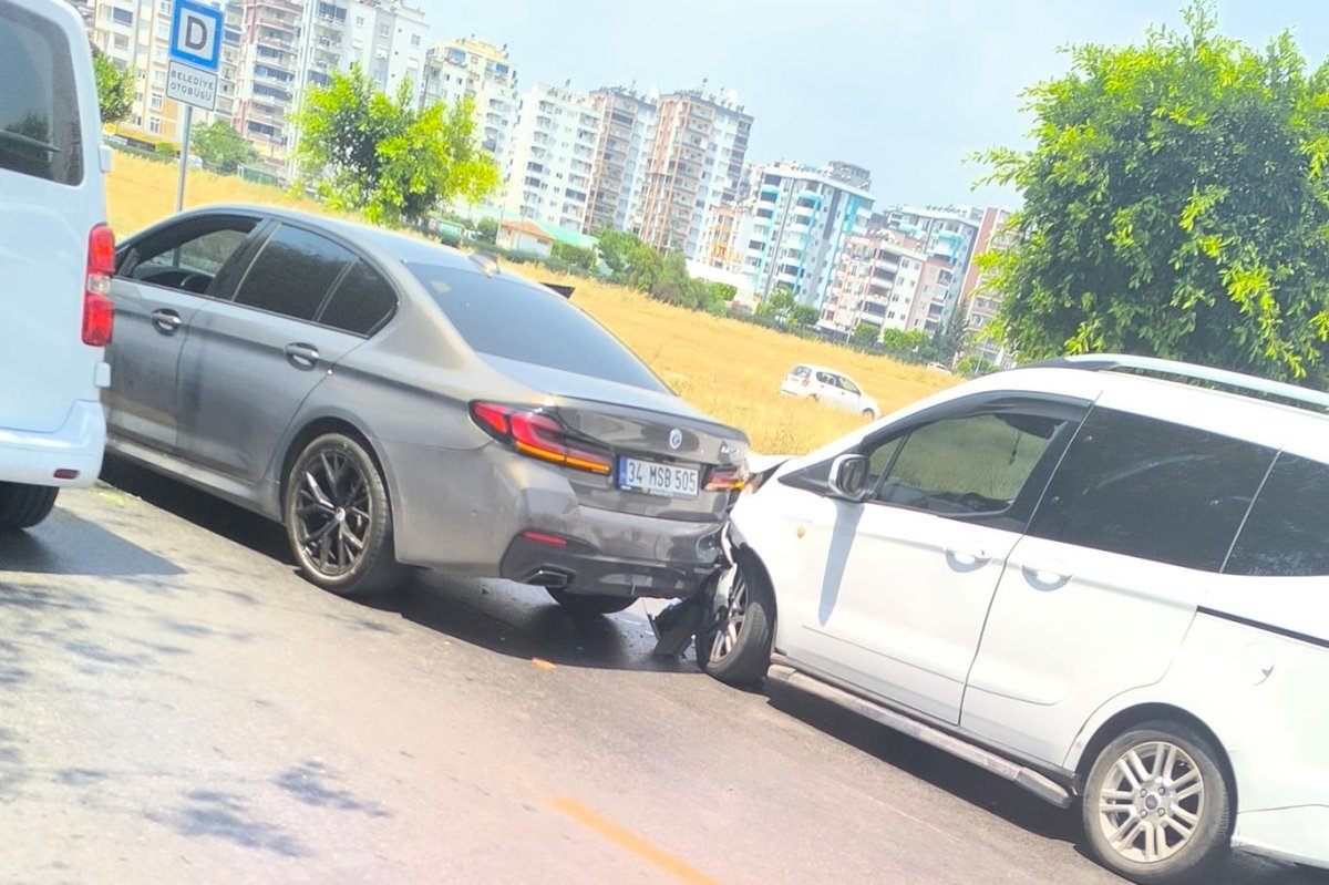 Mersin'in yenişehir ilçesinde maddi hasarlı trafik kazası