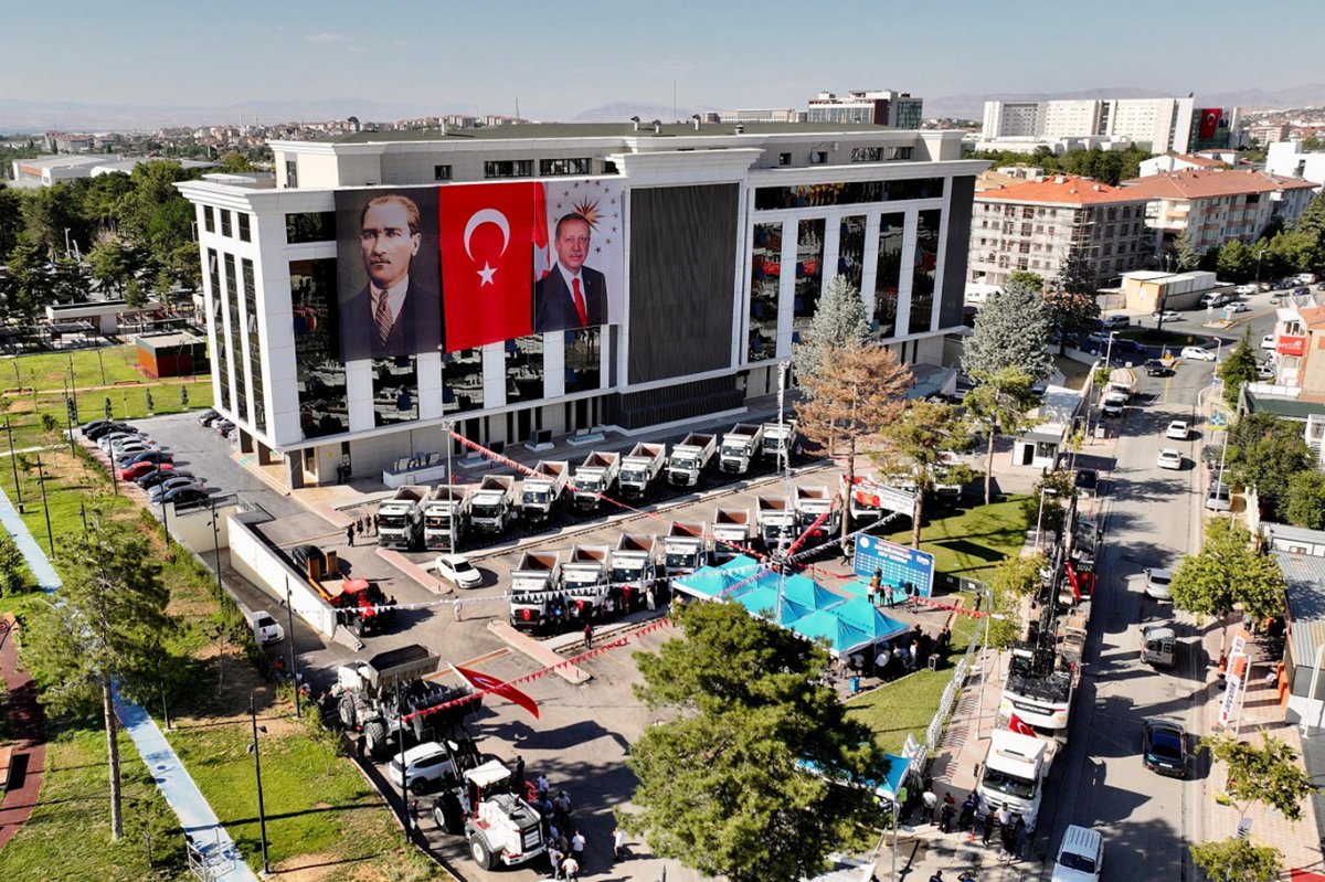 Yeşilyurt Belediyesi araç filosunu yeni iş makinalarıyla güçlendirdi