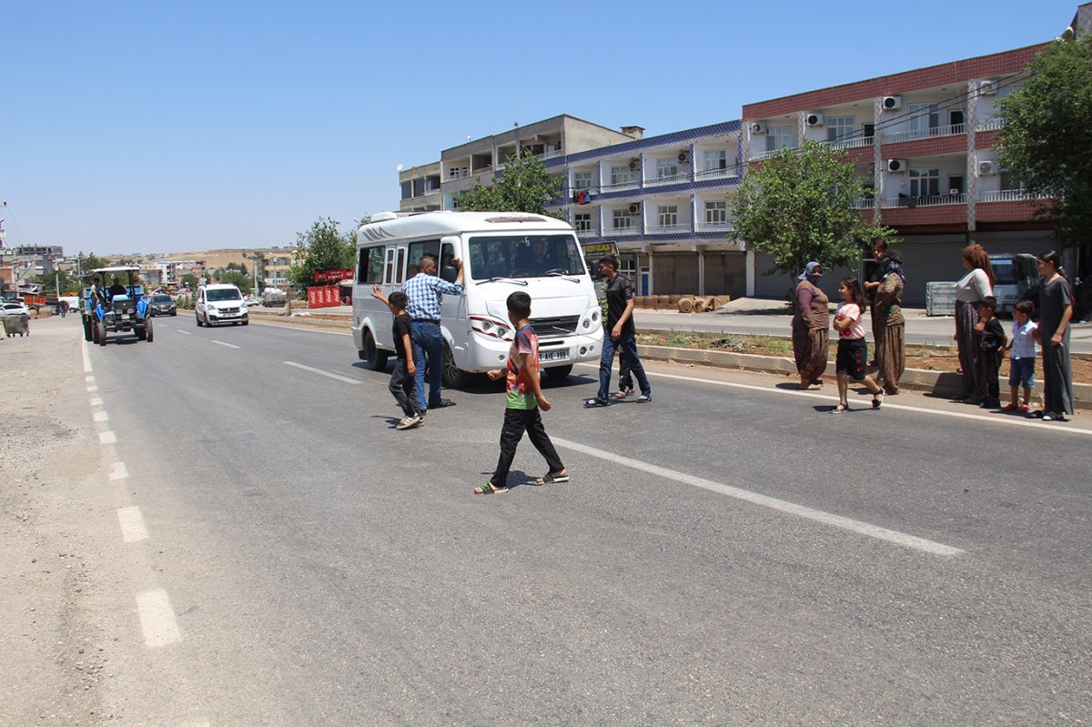 Mahallesi sakinlerinden üst geçit çağrısı: Çocuklarımız her gün ölümle burun buruna