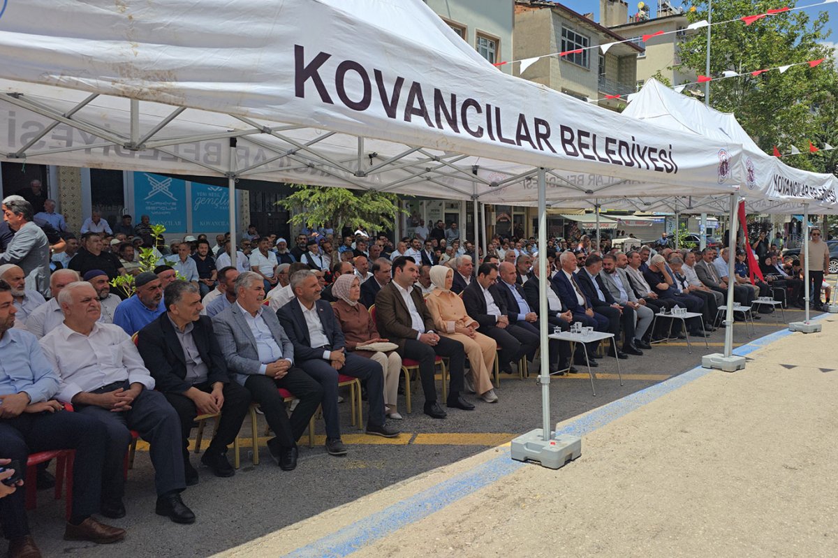 Kovancılar'ın yeni kalbi Merkez Camii dualarla hizmete açıldı