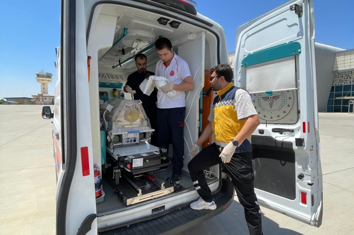Mardin’de ambulans uçak 14 günlük Avşin Ajda bebek için havalandı