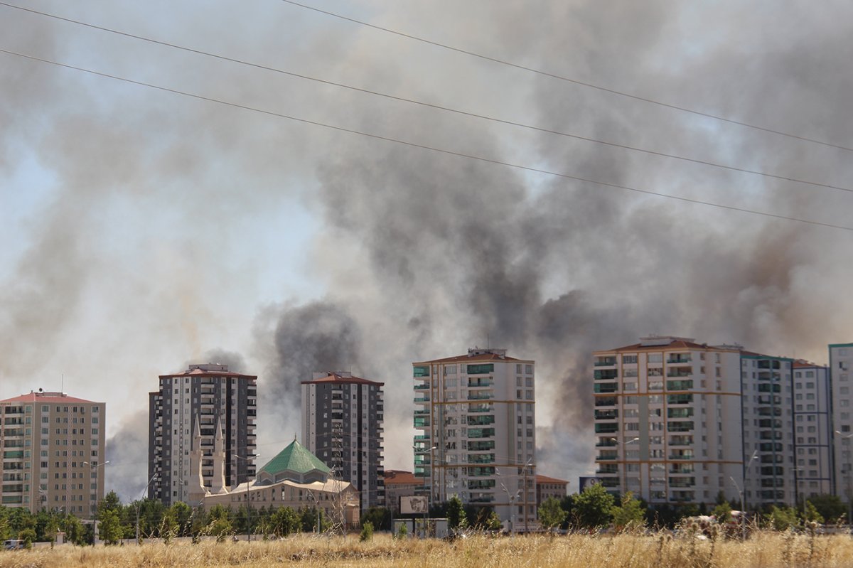 Anız yangınının ardından mahalle sakinleri uyardı: İçki şişeleri endişe oluşturuyor
