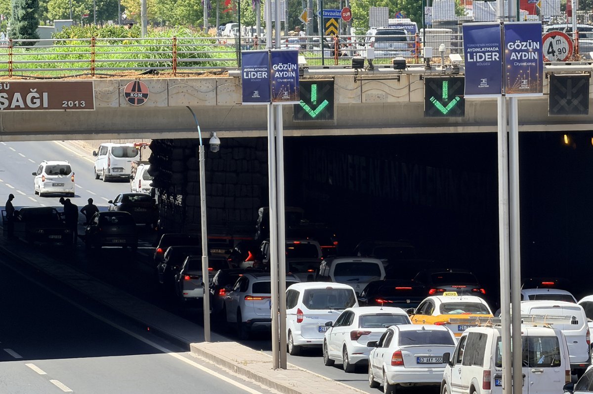 Diyarbakır'da zincirleme kaza: 2 yaralı