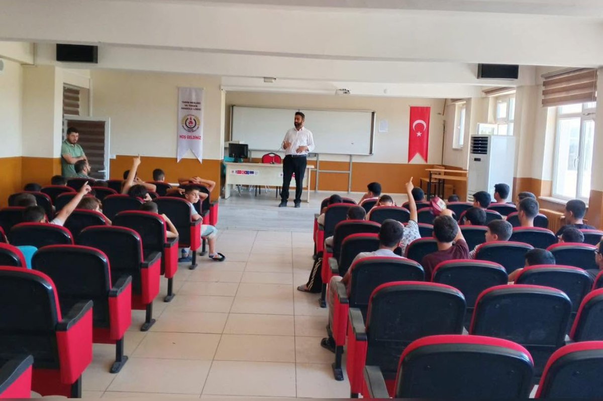 Yaz Kur'an kurslarında öğrencilere rehberlik seminerleri