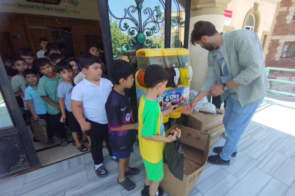 Gaziantep'te yaz Kur'an kursu öğrencilerine karlambaç ikramı