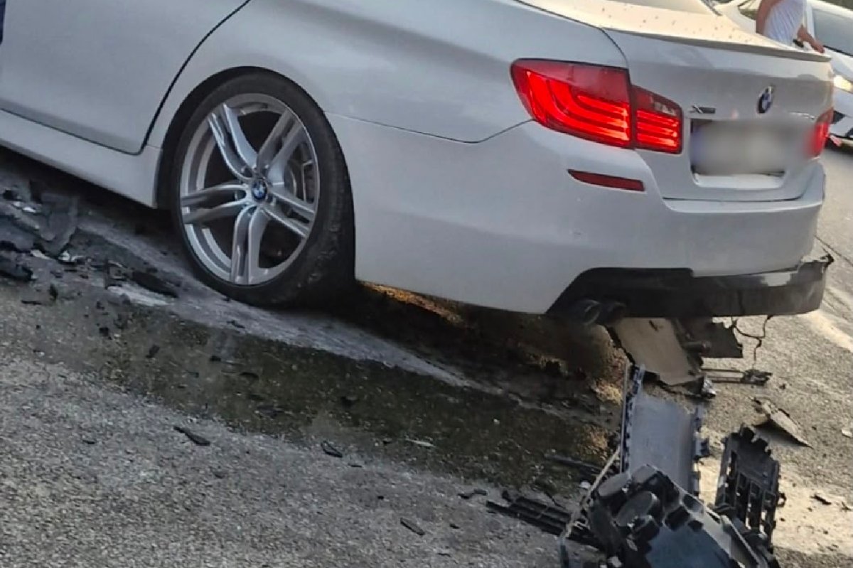 Kemalpaşa yolunda iki araç çarpıştı