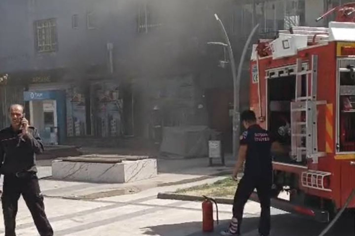 Batman'da çarşı merkezinde trafo patladı, esnaf kalıcı çözüm bekliyor
