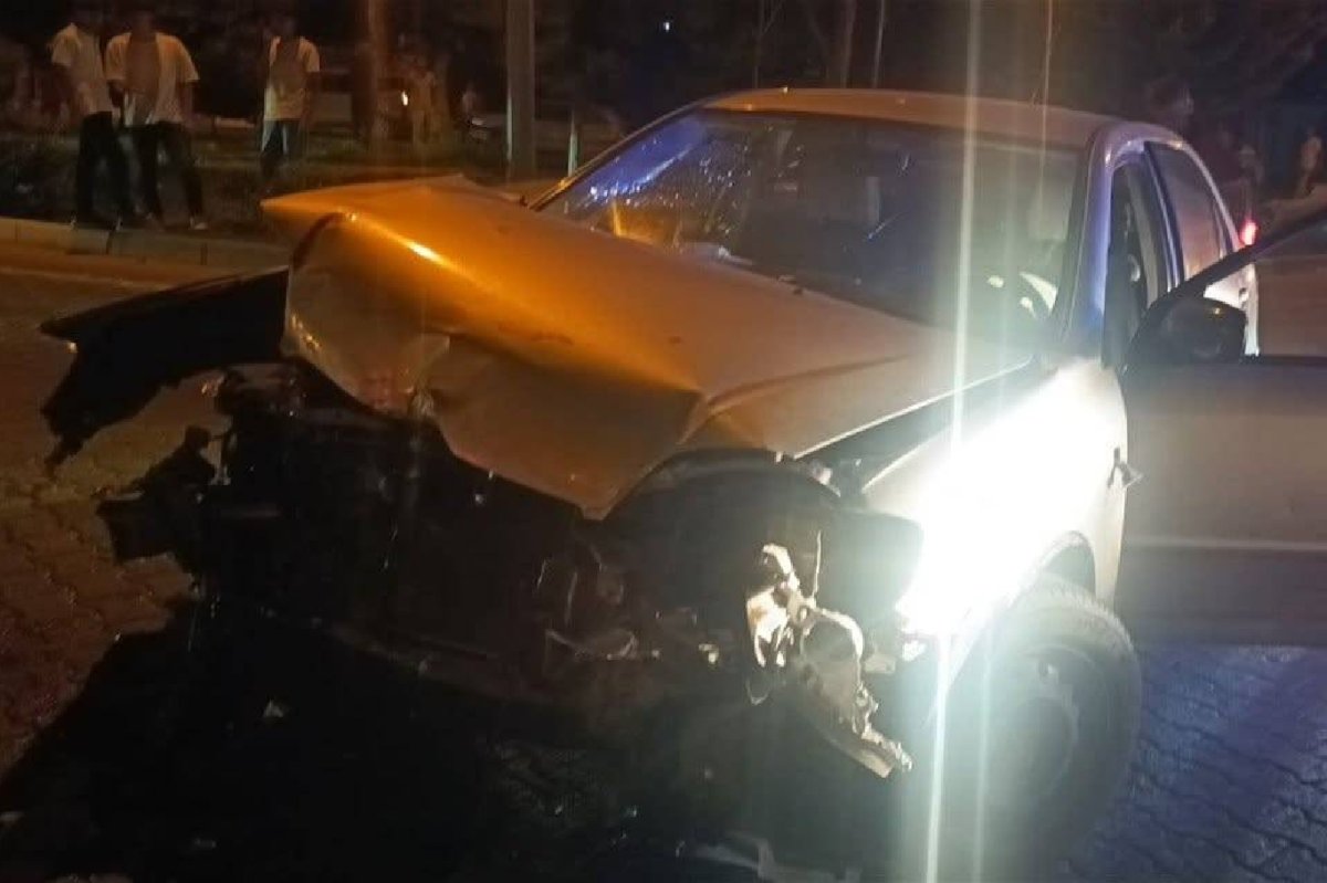 Adıyaman'da iki otomobilin çarpıştığı kazada 3 kişi yaralandı