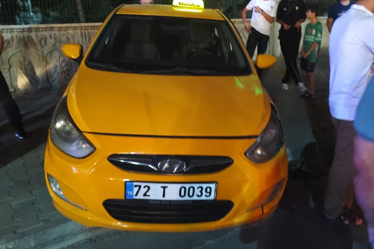 Batman'da hafif ticari araç ile taksi çarpıştı: 2 yaralı