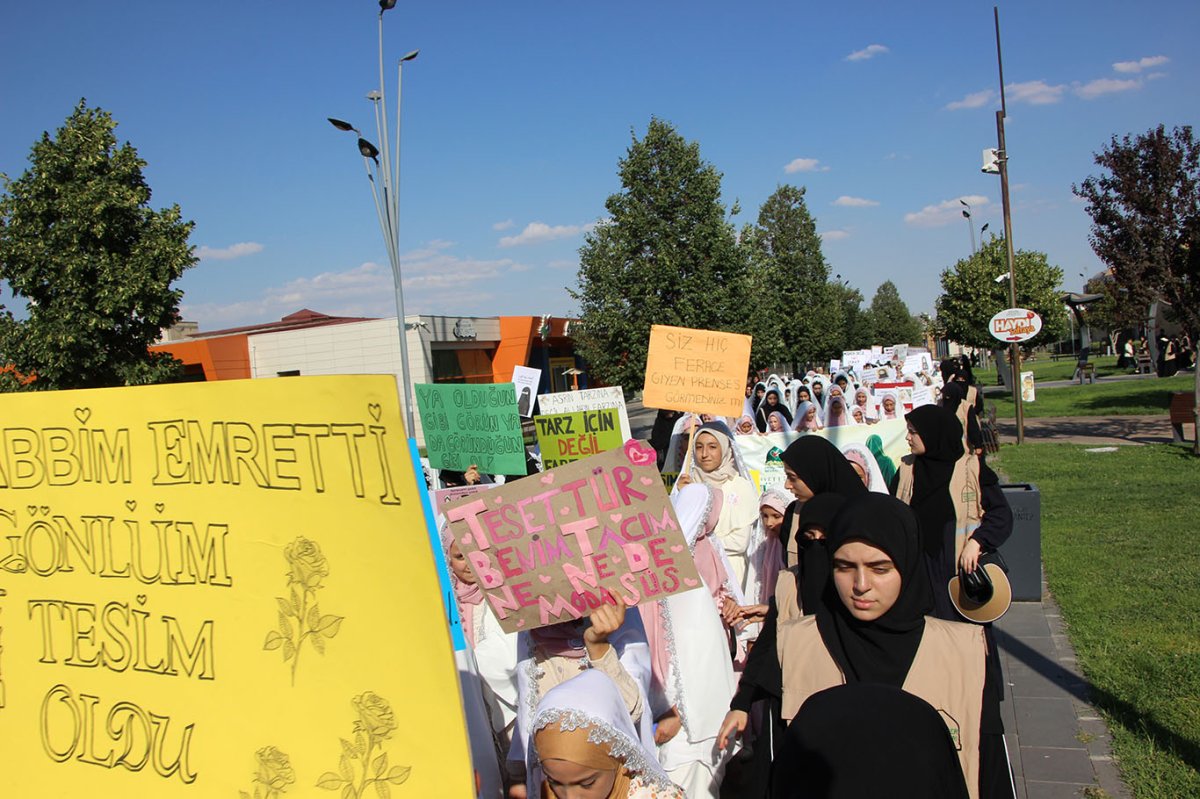 Gaziantep'te yüzlerce genç kız "Niyet Ettim Örtünmeye, Emrin Başım Üstüne" dedi