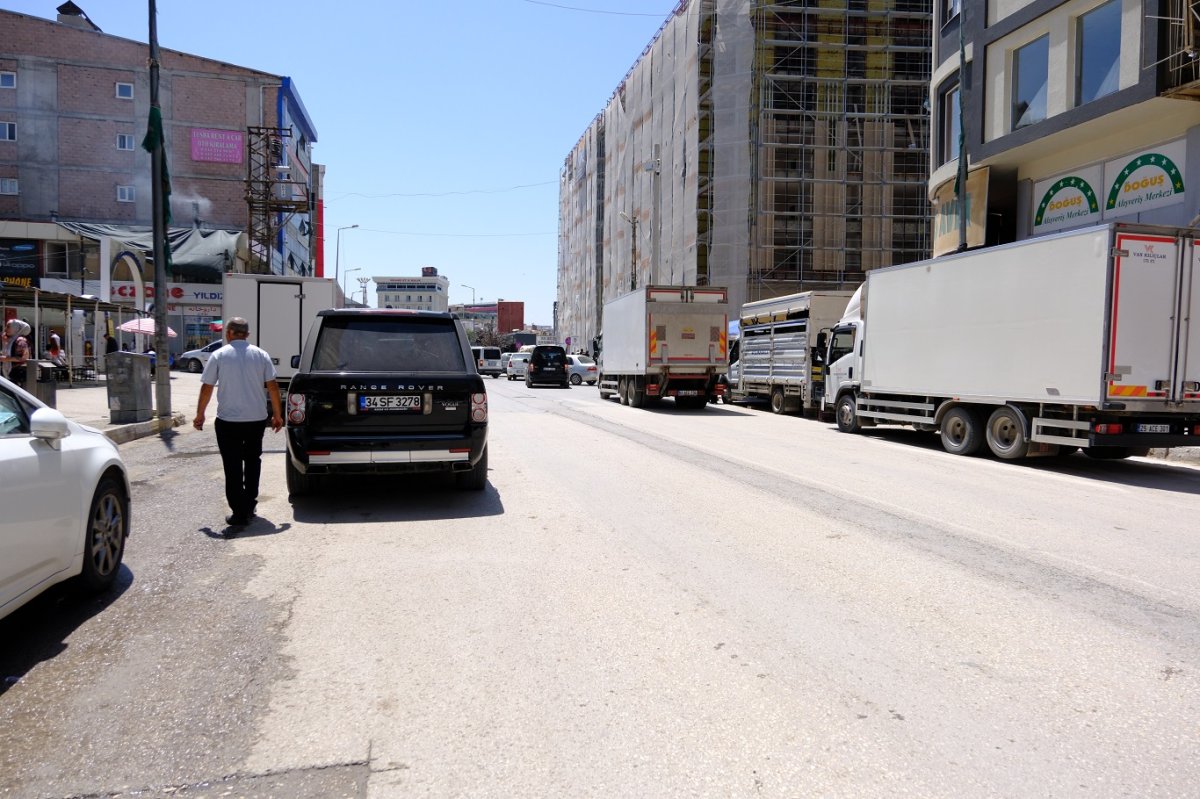 Van'da tek yön uygulaması esnafı kepenk kapatma noktasına getirdi