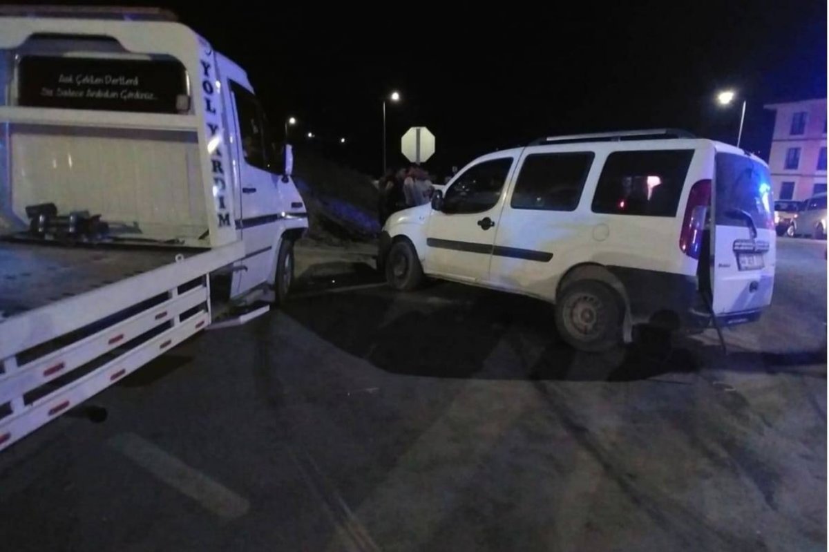 Malatya'da çekici ile hafif ticari araç çarpıştı: 5 yaralı