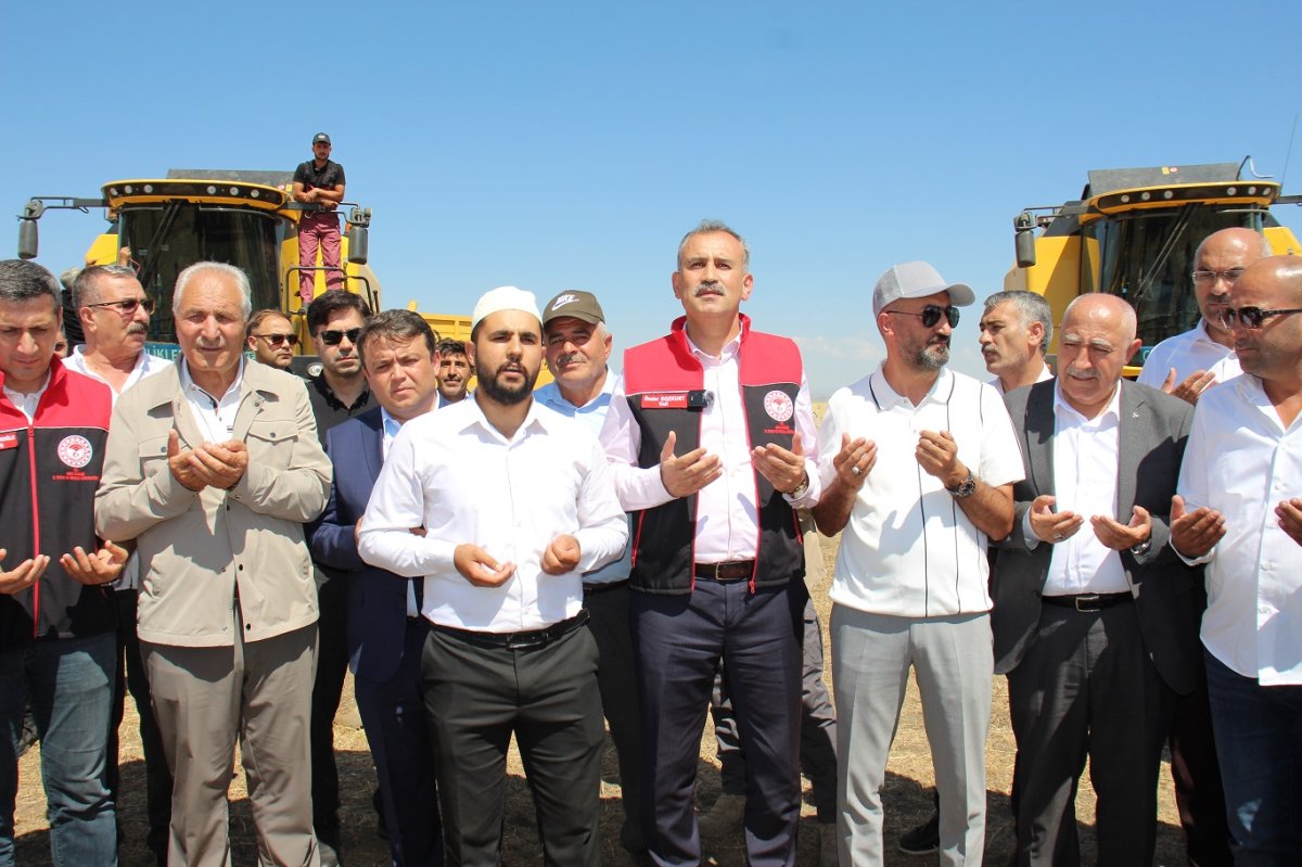 Ağrı'da hububat hasadı törenle başladı