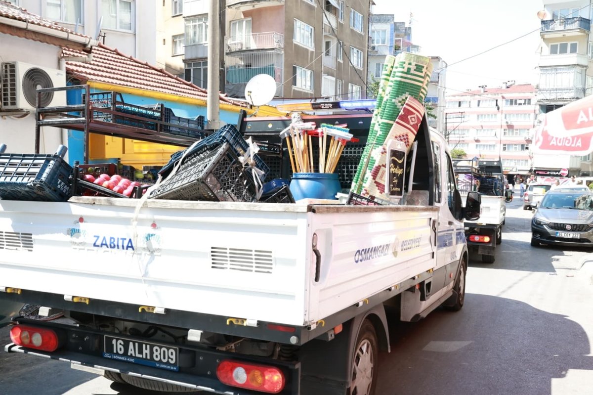 Bursa'da kaldırımları işgal eden işletmelere ceza