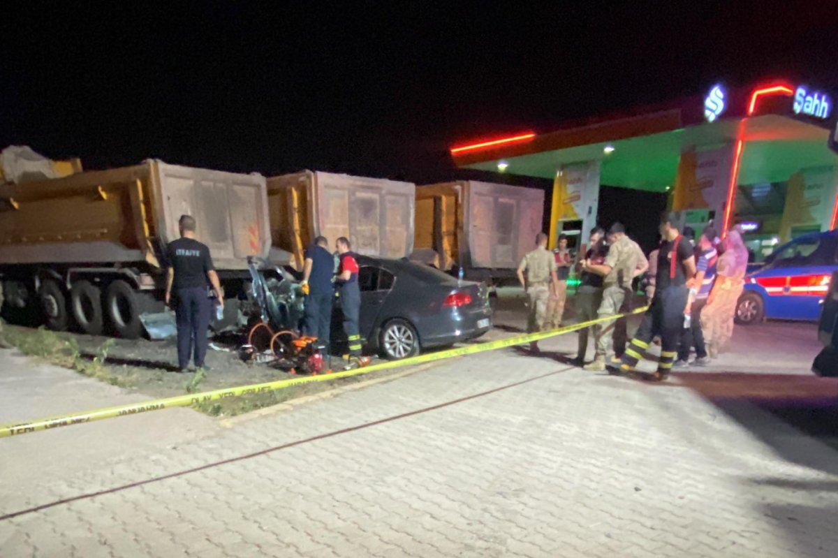 Mardin'de kontrolden çıkan otomobil kamyonete çarptı: 1 ölü, 2 yaralı