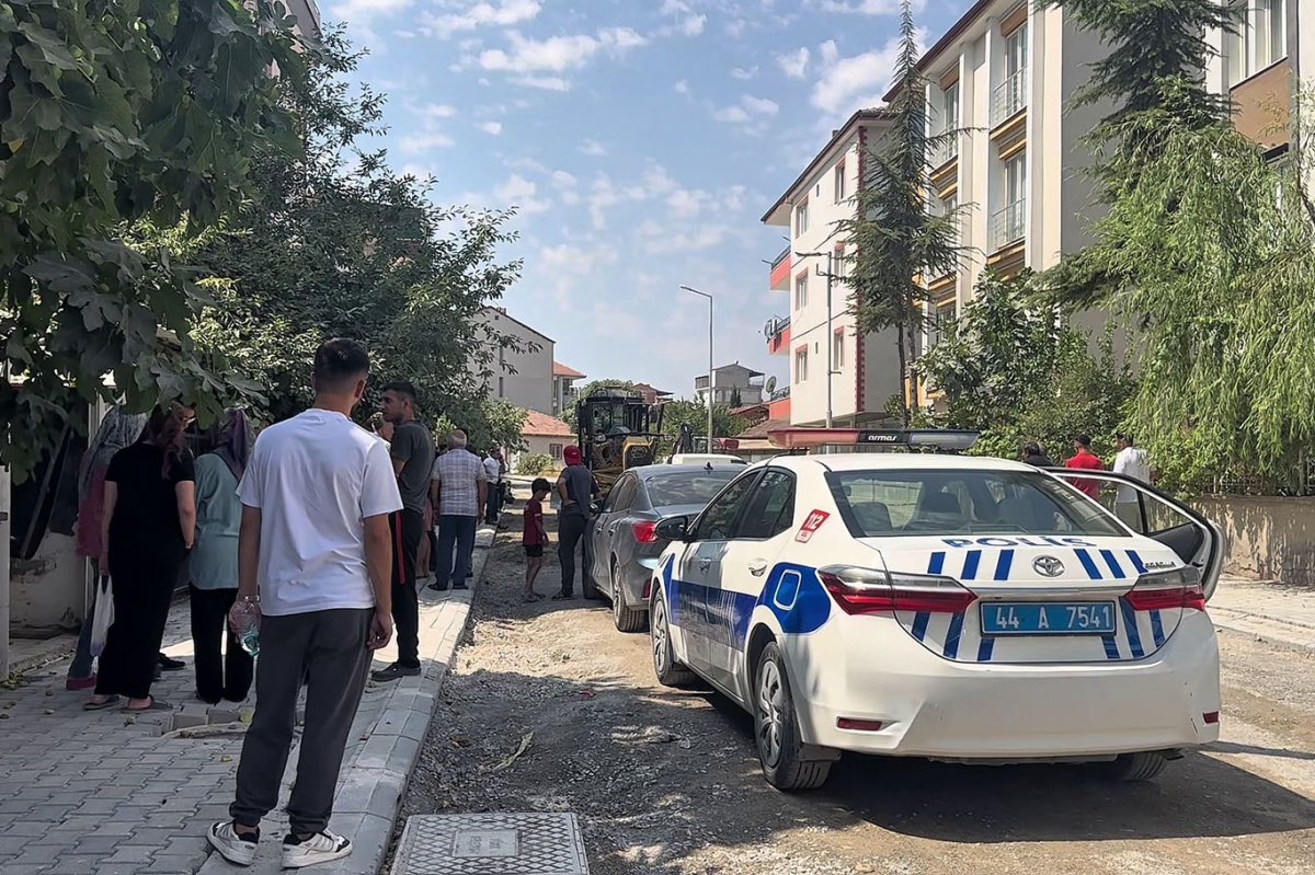 İş makinesinin altında kalan belediye işçisi hayatını kaybetti