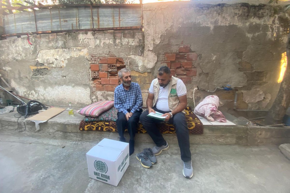 İzmir Umut Kervanı onlarca aileye gıda yardımında bulundu
