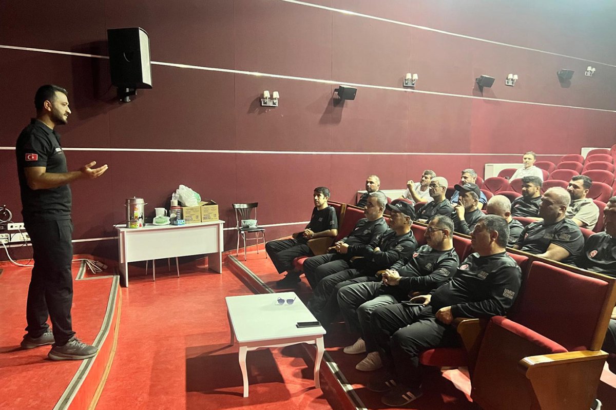 Umut Kervanı Arama Kurtarma ekibine 2 günlük ilk yardım eğitimi