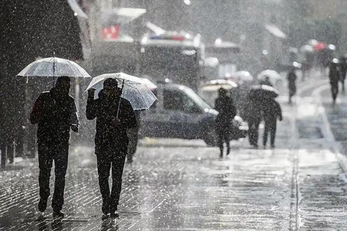 Marmara ve Karadeniz için kuvvetli rüzgar ve sağanak uyarısı