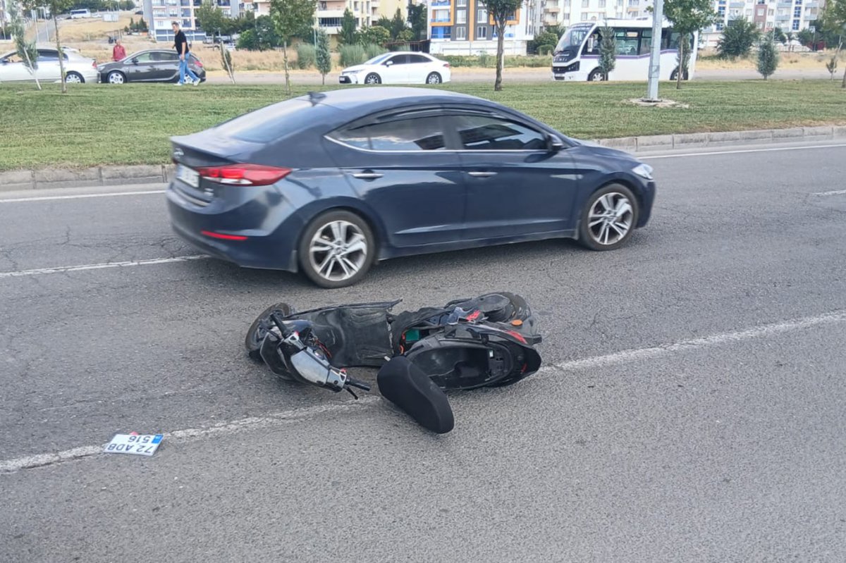 Batman'da otomobil ile motosiklet çarpıştı: 2 yaralı