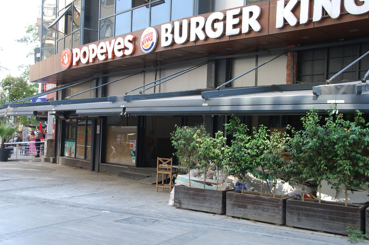 Boykot duyarlılığı sonuç verdi: İzmir'de boykot edilen Burger King şubesi kapandı