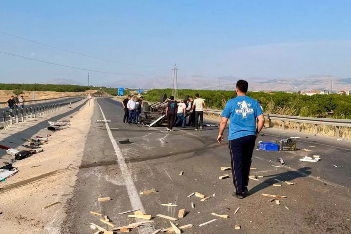 Takla atan otomobildeki 2 kişi yaralandı