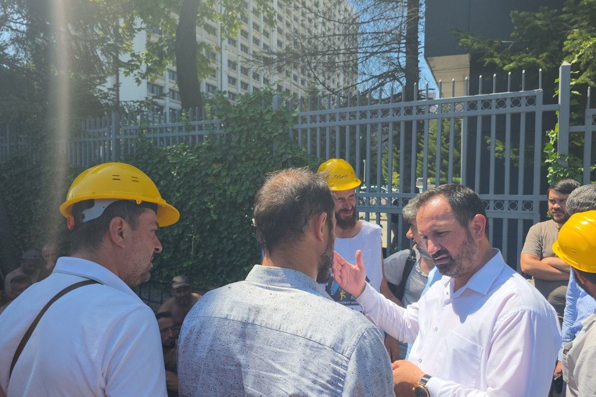 HÜDA PAR Milletvekili Dinç, hakları için eylem yapan madencileri ziyaret etti