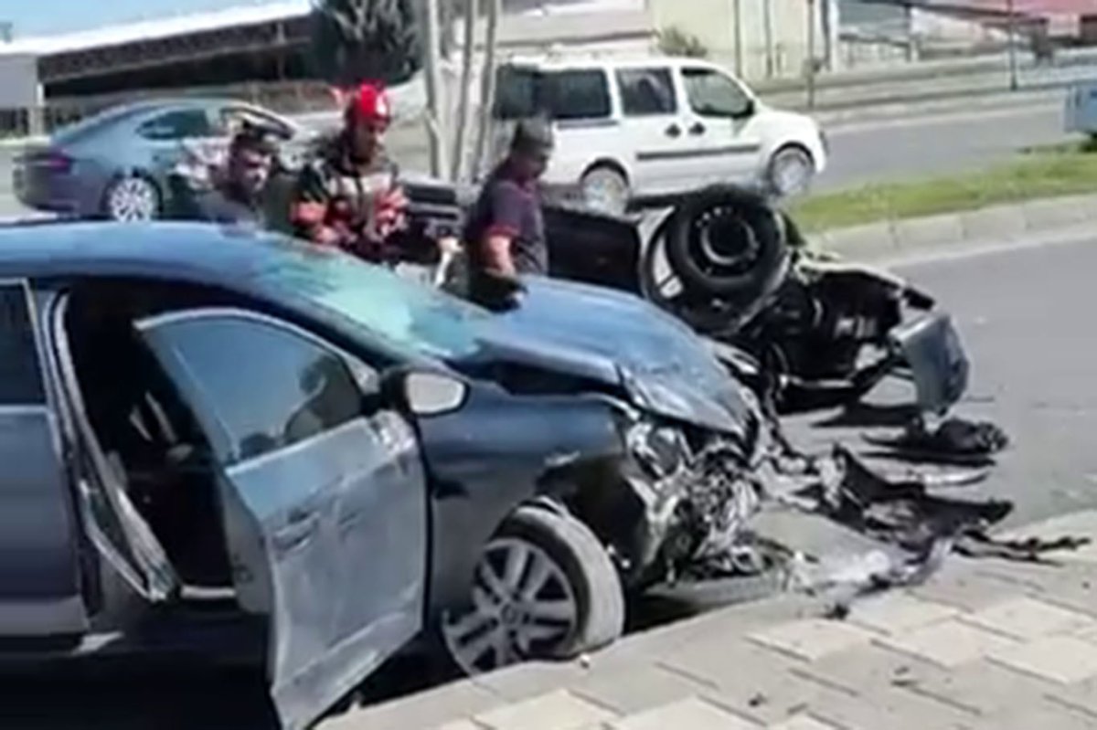 Malatya'da iki otomobil çarpıştı: 3 yaralı
