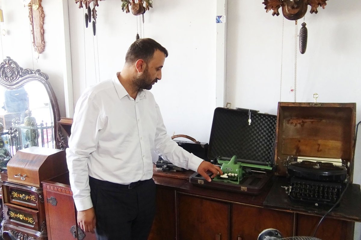 Antikacı Gaspak: Deprem sadece evleri, dükkanları yıkmadı, insanların geçmişini de yıktı
