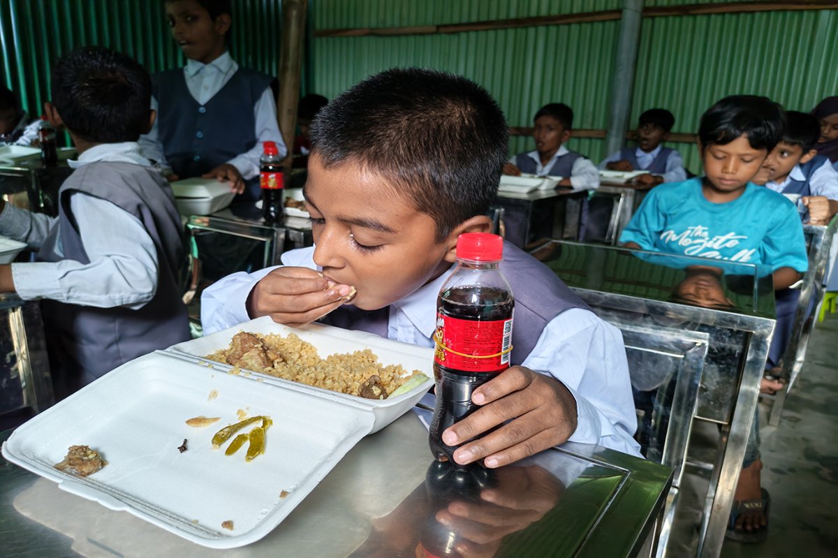 Yetimler Vakfı Bangladeş’te yetim çocuklarla aynı sofrada buluştu