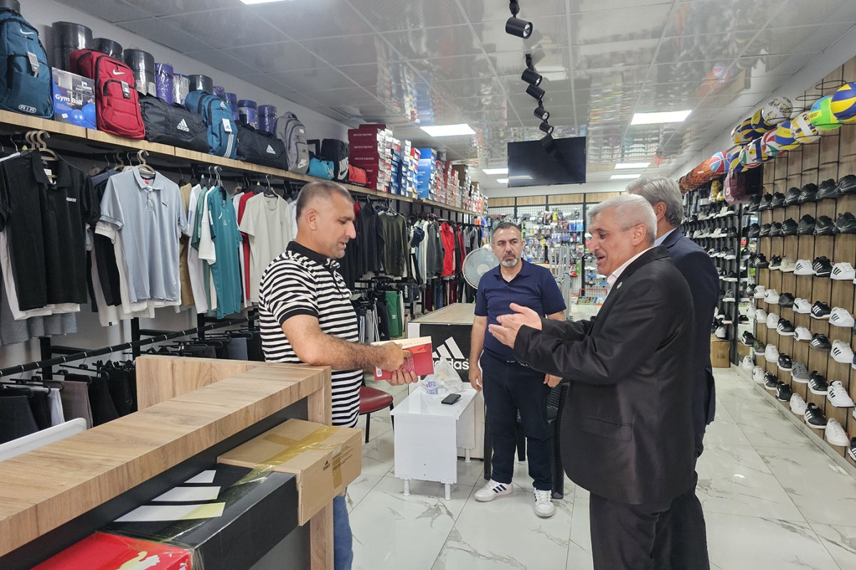 HÜDA PAR Cizre İlçe Teşkilatı "Mevlid-i Nebi" münasebetiyle esnafa siyer kitabı dağıttı