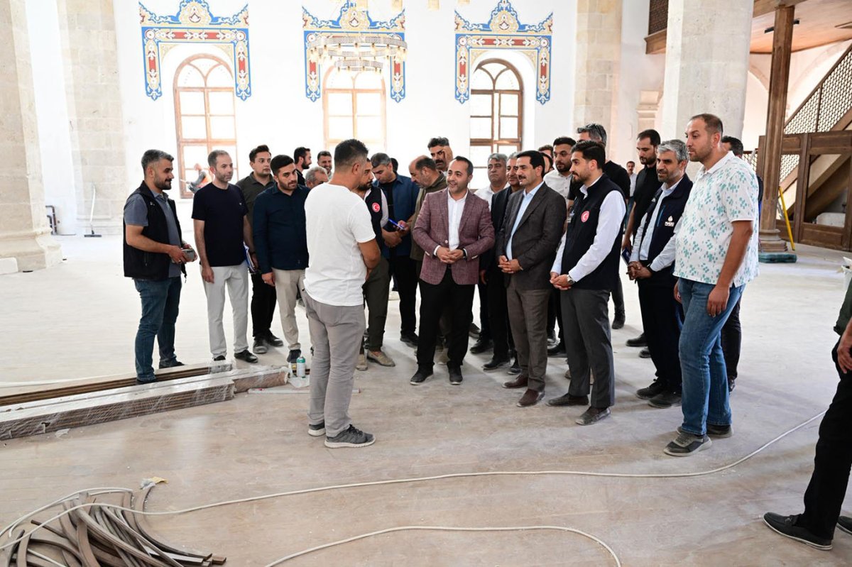 Depremde yıkılan tarihi Yeni Camii'nin inşasında sona gelindi