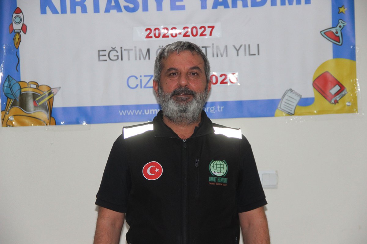 Cizre Umut Kervanı Derneğinden ihtiyaç sahibi öğrencilere kırtasiye yardımı
