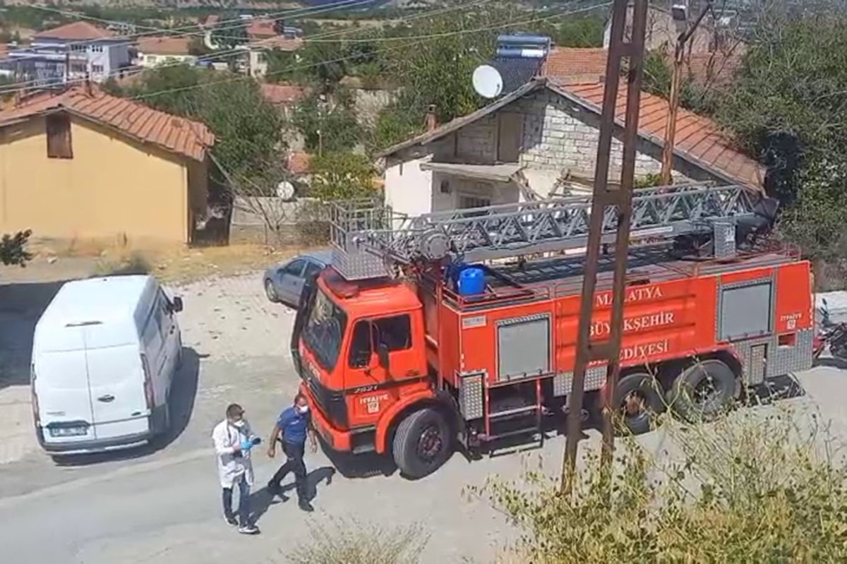 Kendisinden haber alınamayan emekli öğretmen evinde ölü bulundu