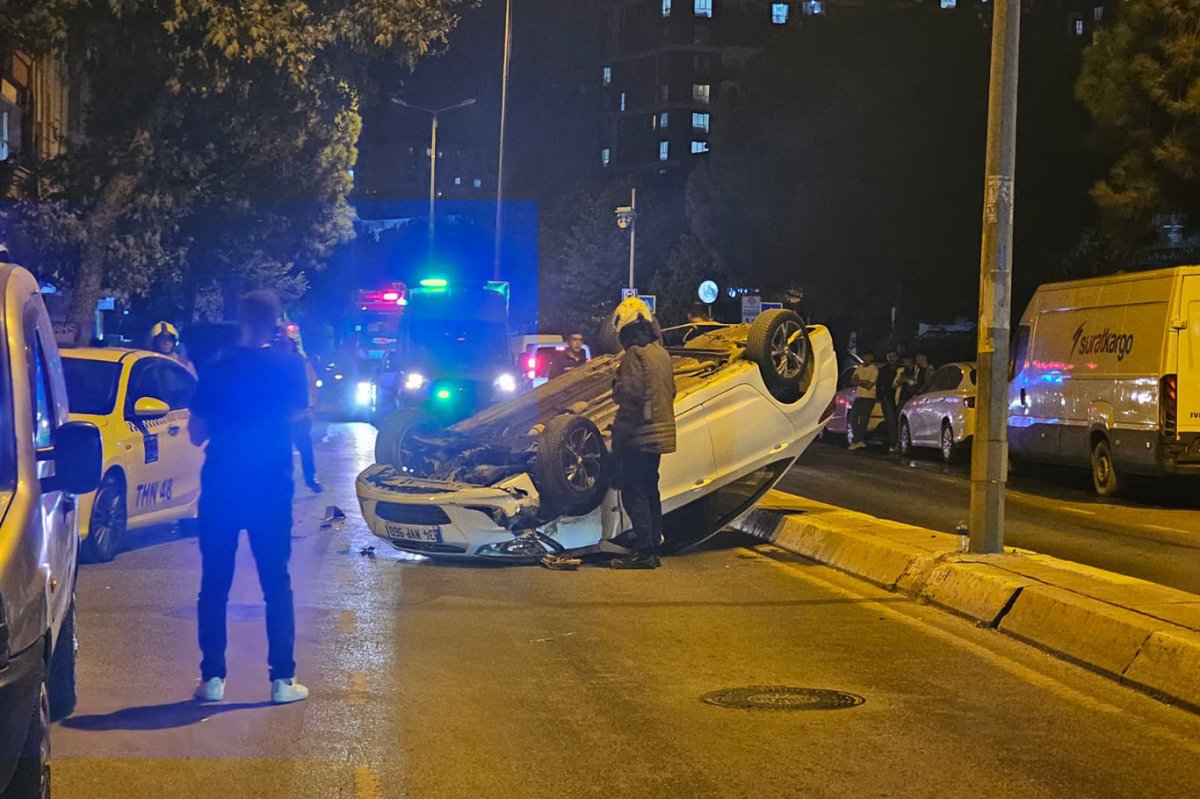 Bağcılar’da otomobil takla attı: Sürücü olay yerinden kaçtı