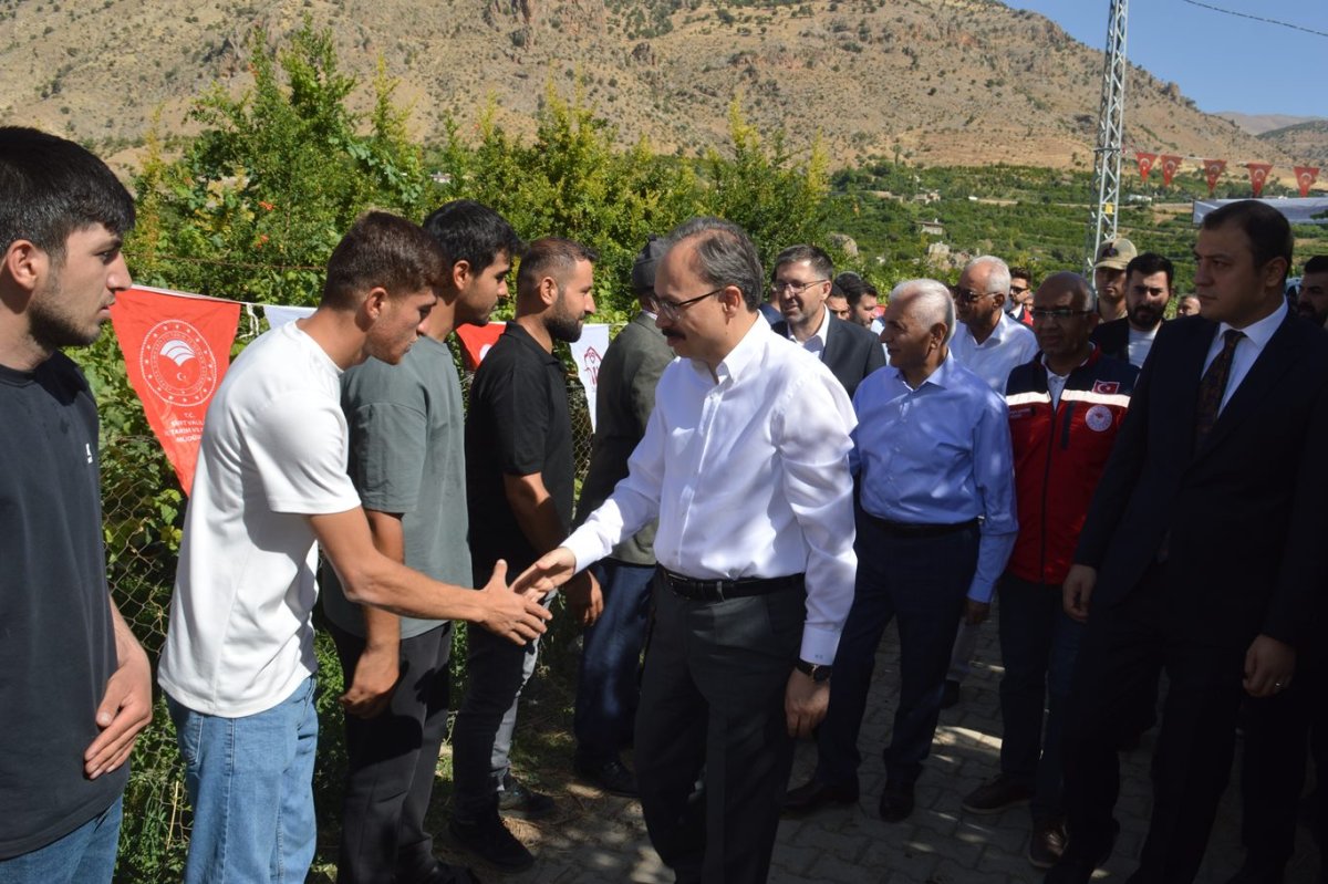 Siirt’te üzüm hasadı başladı: Üreticiler sulama ve fiyat sorununa dikkat çekti