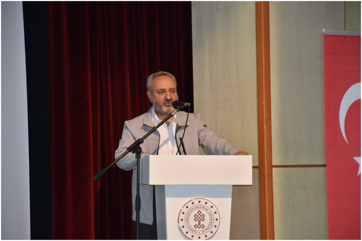 Bitlis’te katılımcıları gözyaşına boğan Filistin konferansı