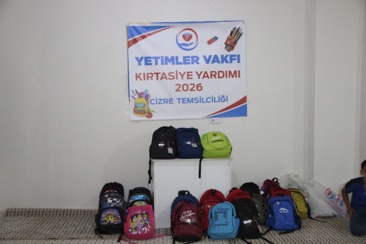 Yetimler Vakfı Cizre’de ihtiyaç sahibi öğrencilere kırtasiye yardımında bulundu