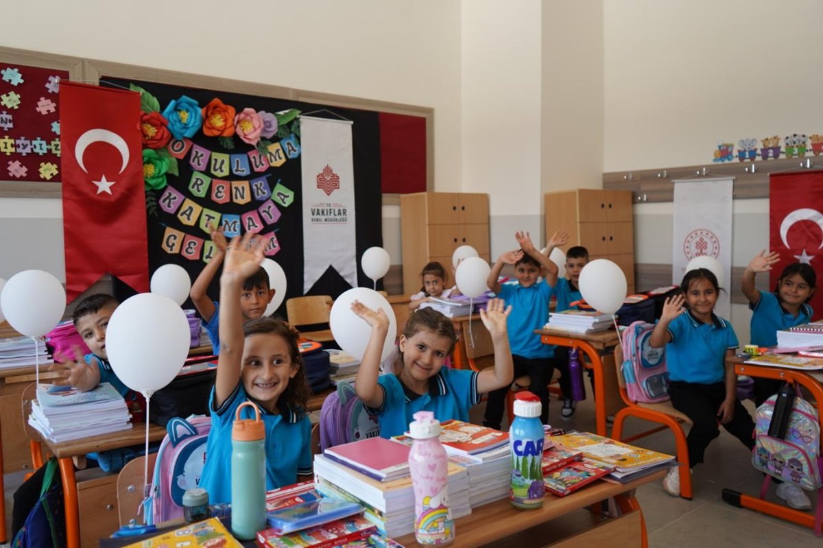 Gaziantep'te deprem bölgesindeki 35 köy okuluna eğitim desteği
