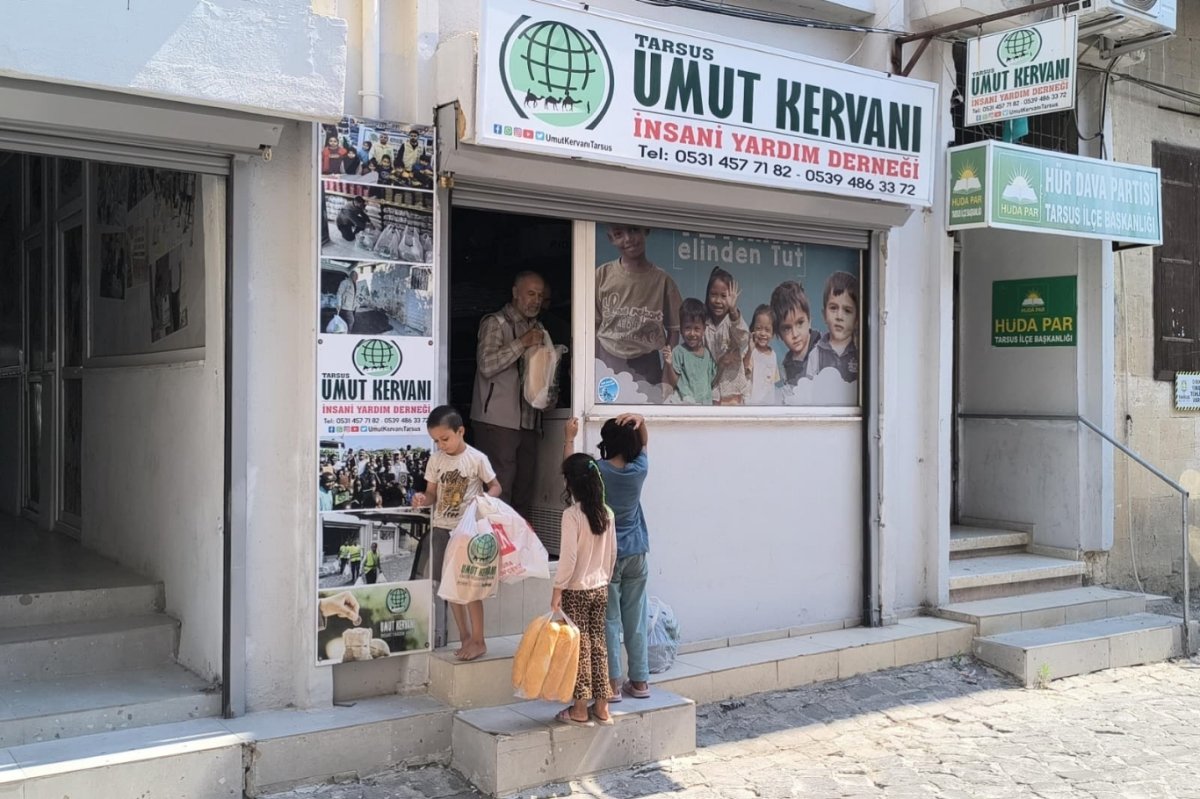 Tarsus Umut Kervanı Derneğinden ihtiyaç sahiplerine ekmek desteği