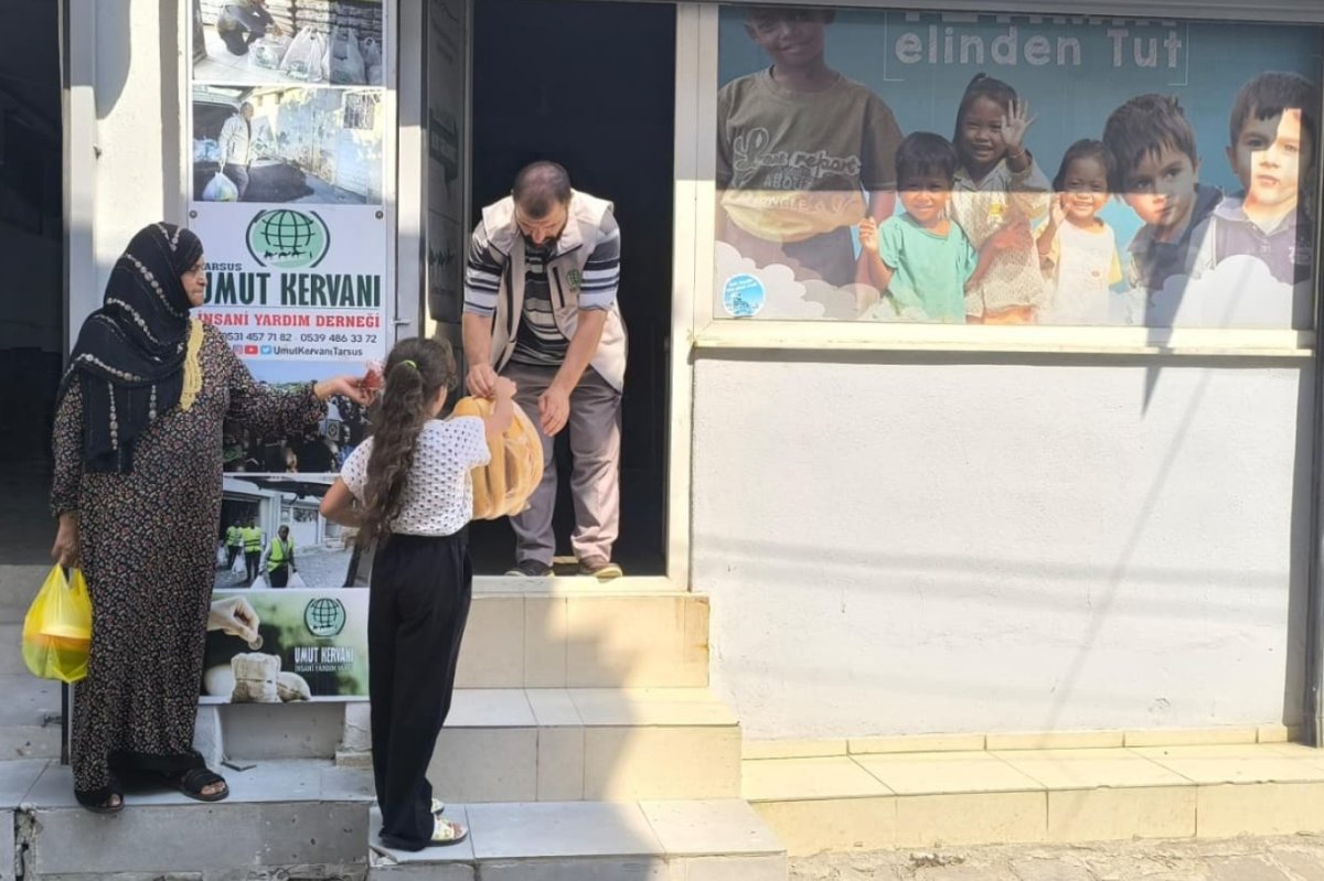 Tarsus Umut Kervanı Derneğinden ihtiyaç sahiplerine ekmek desteği