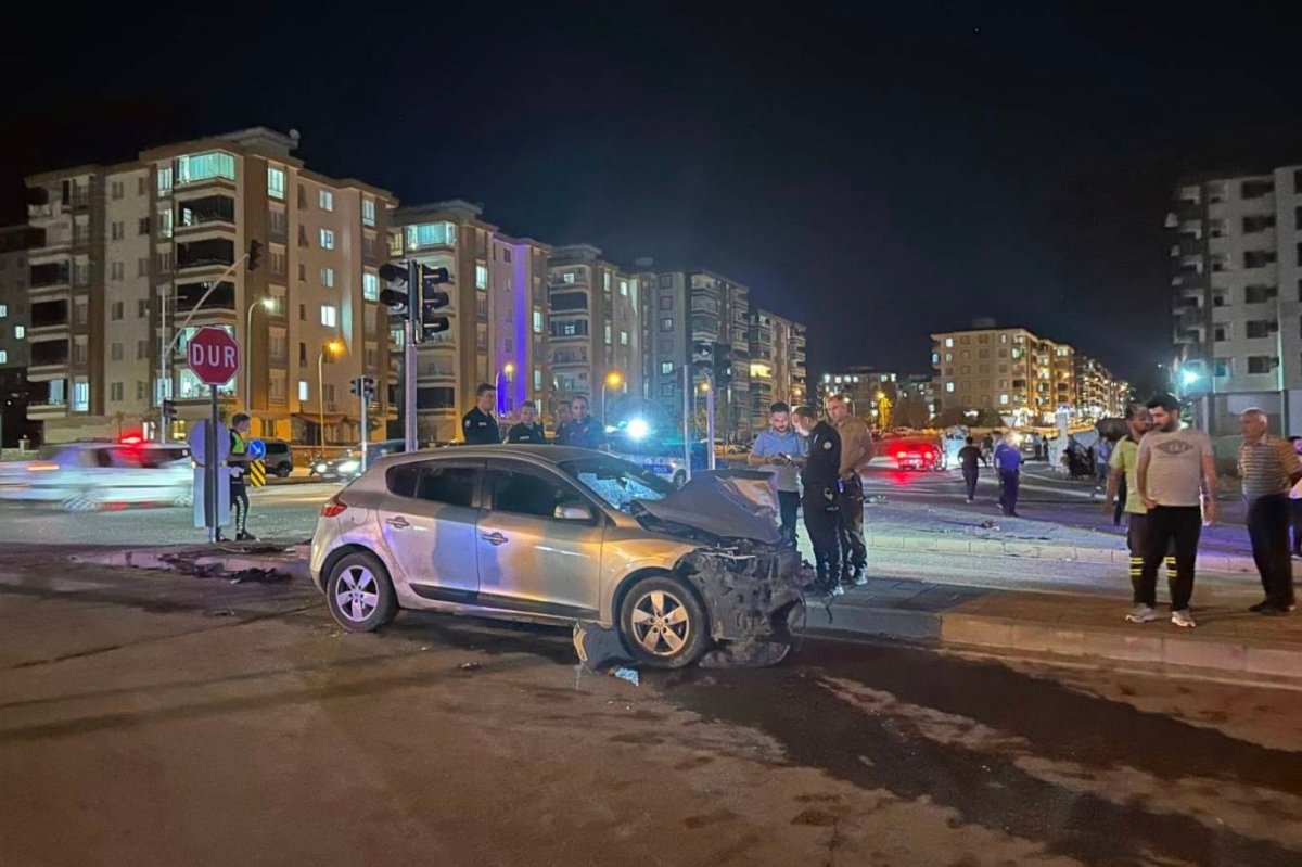 Gaziantep'te motosiklet ile otomobil çarpıştı: Bir yaralı