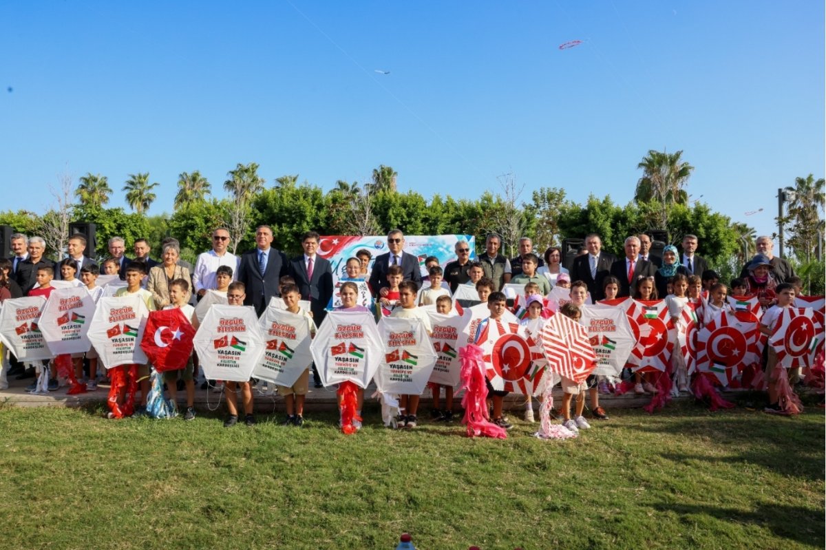 Mersin'de "Uçurtmalar Vurulmasın, Gökyüzü Çocuklara Kalsın" etkinliği düzenlendi