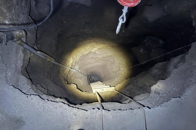 Define aramak için evin içinde 25 metrelik çukur kazdılar