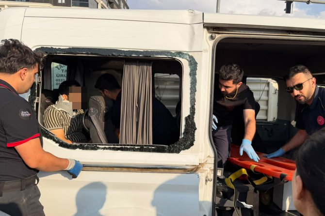 Batman'da tır ile minibüs çarpıştı: 6 yaralı