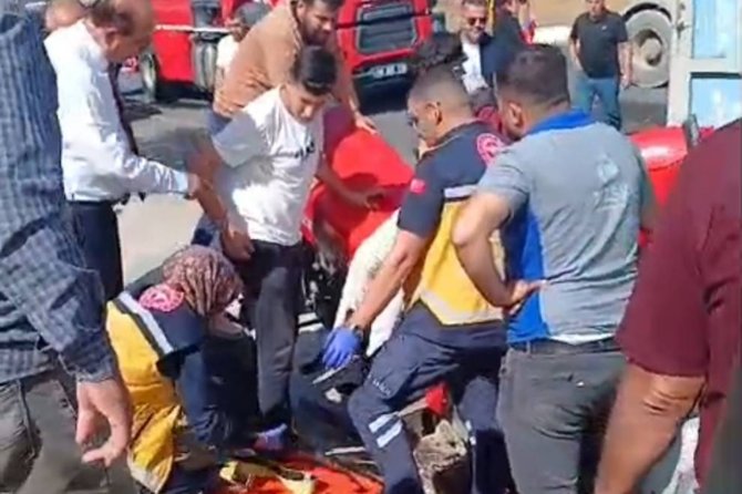 Malatya'da beton mikseri ile traktör çarpıştı: 2 yaralı