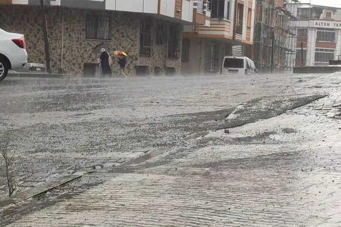 İstanbul'da sağanak geçişleri etkili oluyor