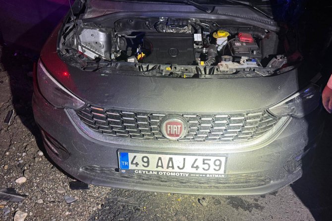 Batman’da uçuruma yuvarlanan otomobilde sıkışan sürücü kurtarıldı