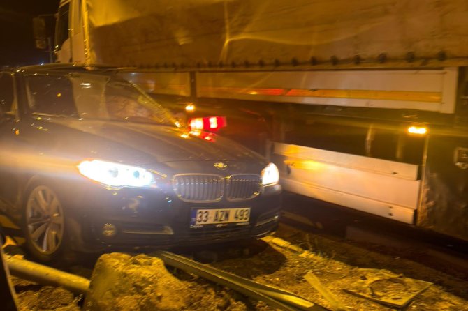 Kırmızı ışık ihlali yapan tır otomobile çarptı: 2 yaralı